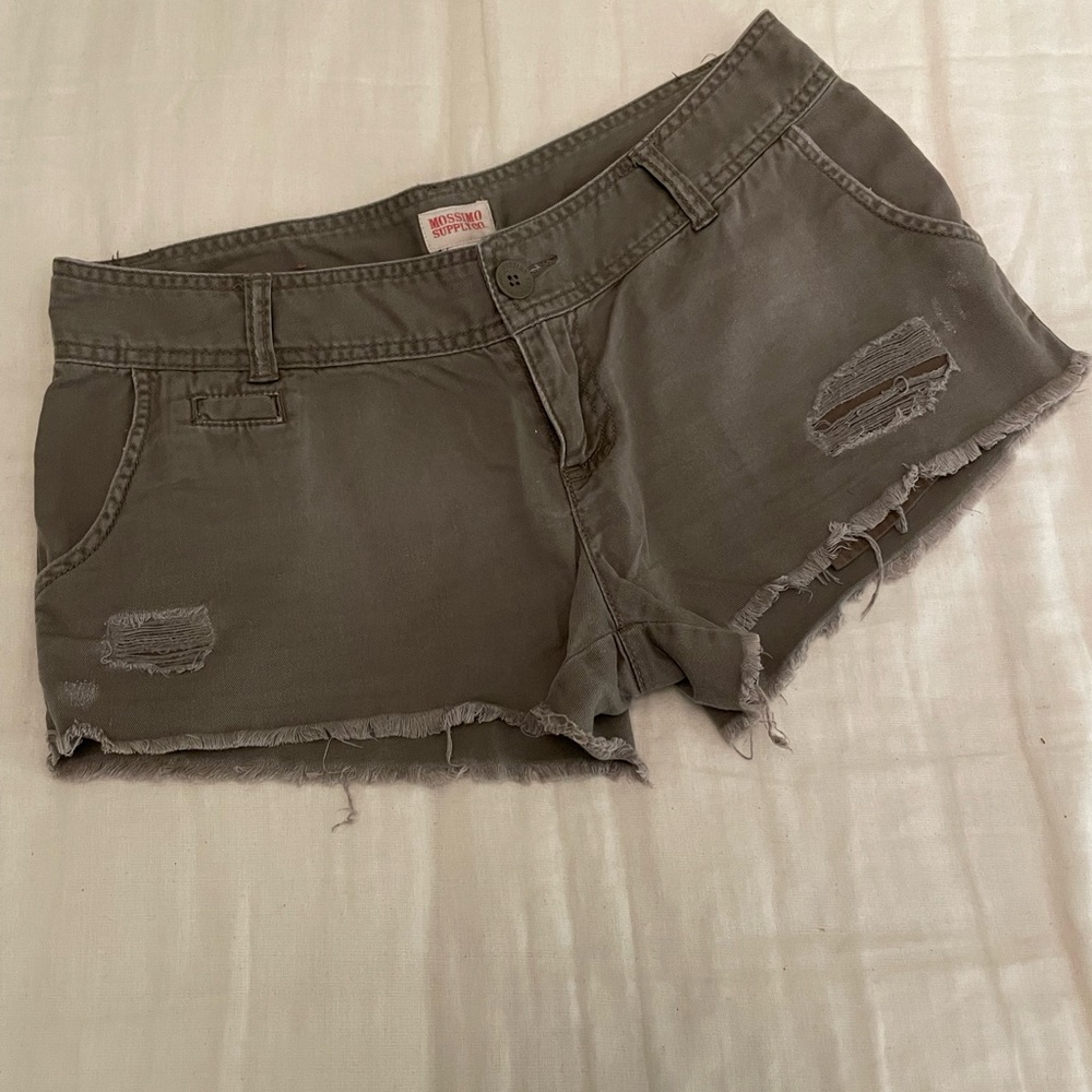 EUC Y2K low waist casual distressed shorts. Khaki brown size 7
